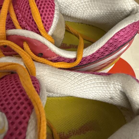 2 Pair Of ASICS Women Size 8.5 - Picture 6 of 9